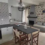 Charming In Village Apartamento Tríkeri