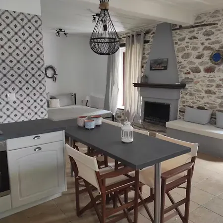 Charming In Village Apartment Trikeri